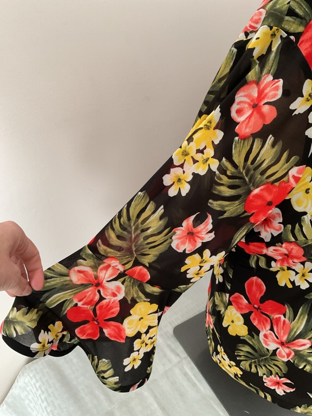 Floral V-Neck Blouse - Picture 4 of 8